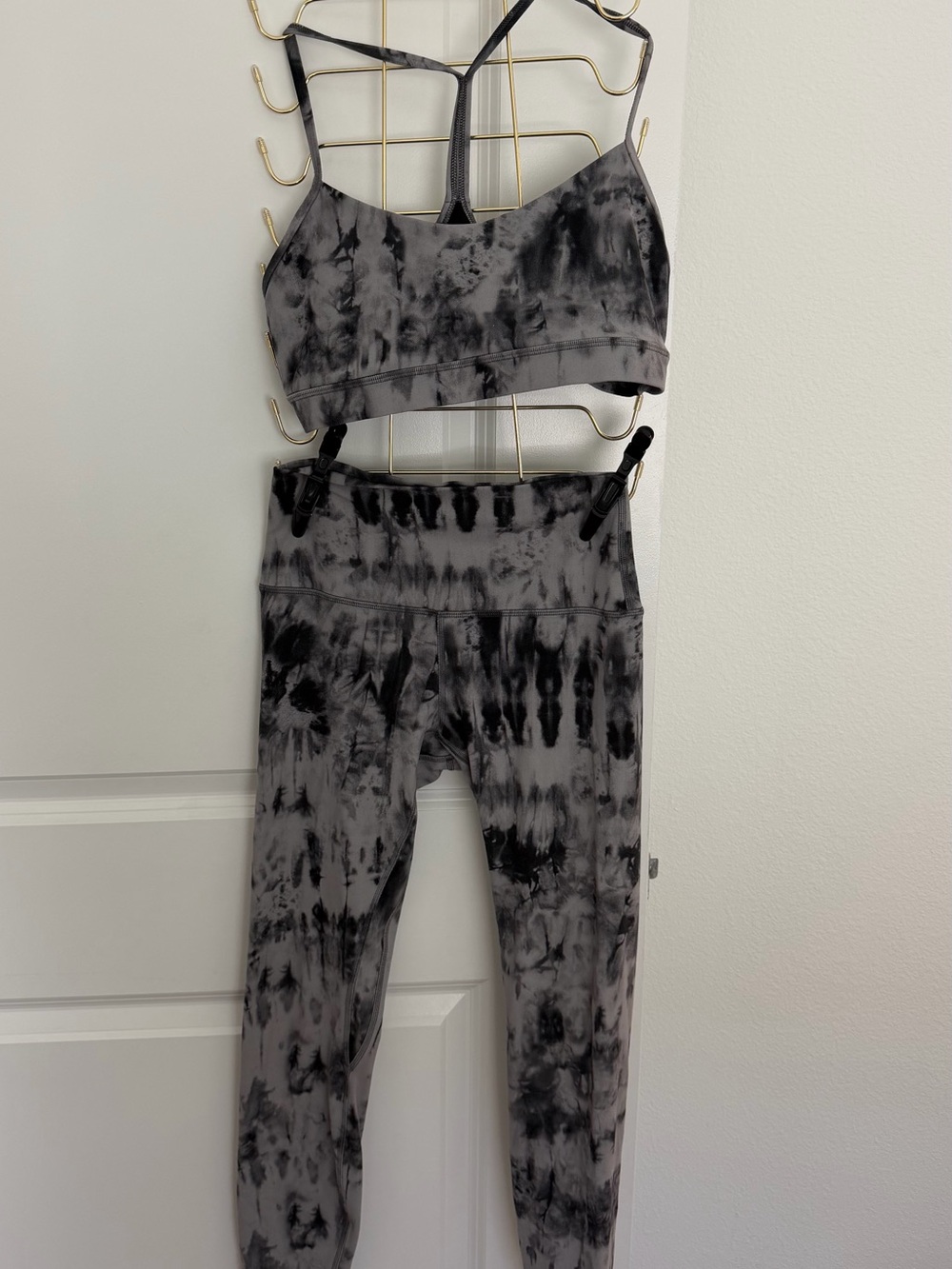 lululemon Gray & Black Tie-Dye Active Leggings and Sports Bra Set